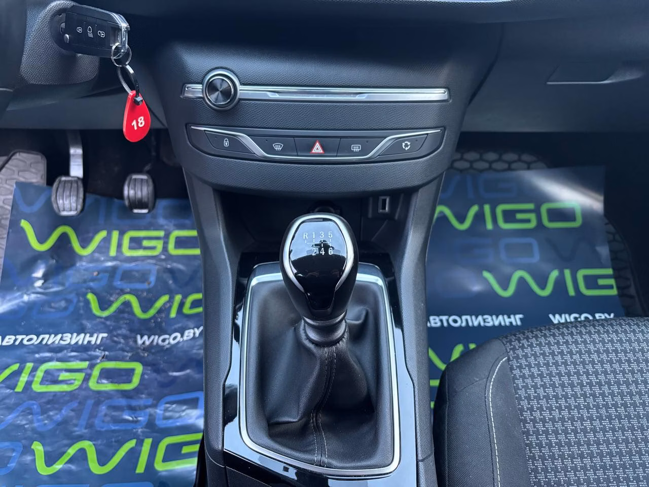 Peugeot 308 фото 12