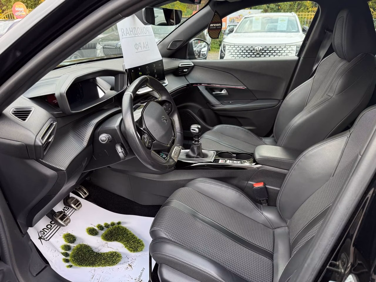 Peugeot 2008 фото 11