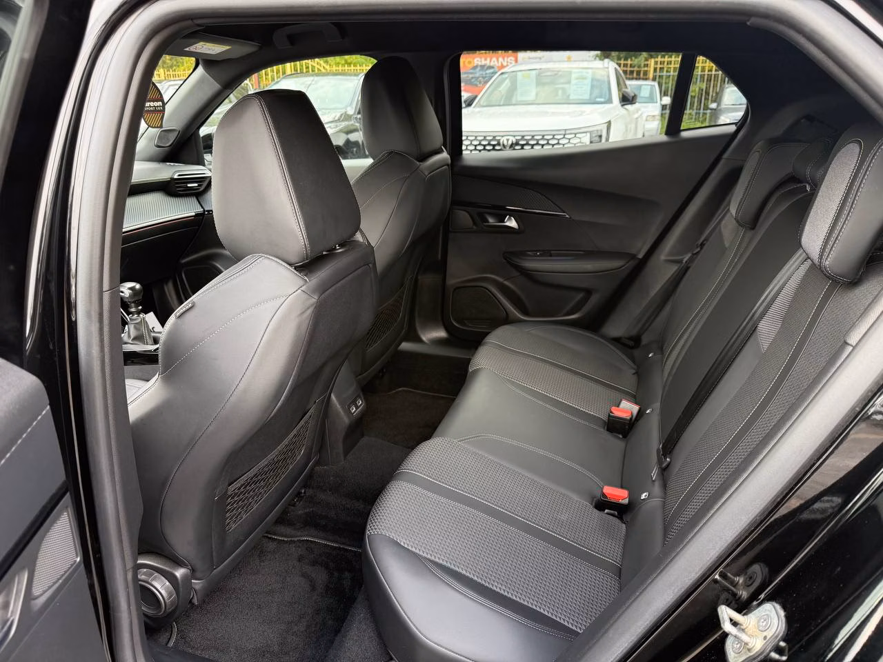 Peugeot 2008 фото 12
