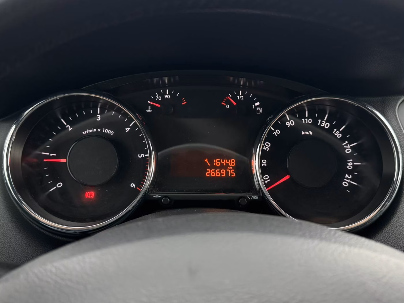 Peugeot 5008 фото 10