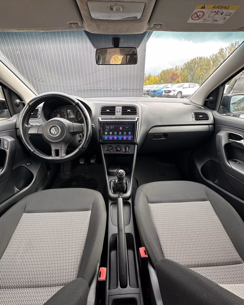 Volkswagen Polo Sedan фото 8