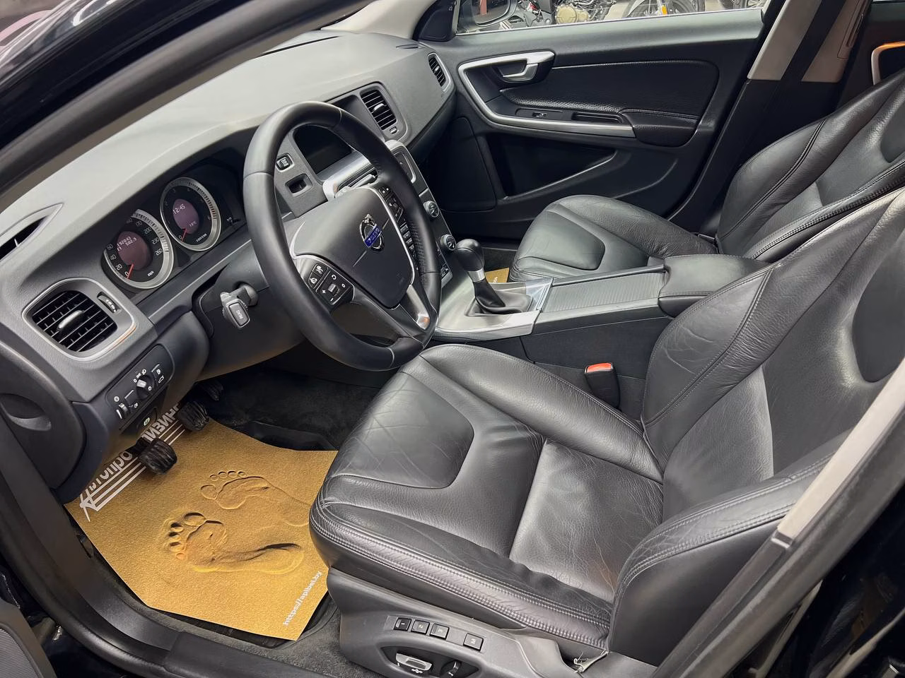 Volvo V60 фото 7