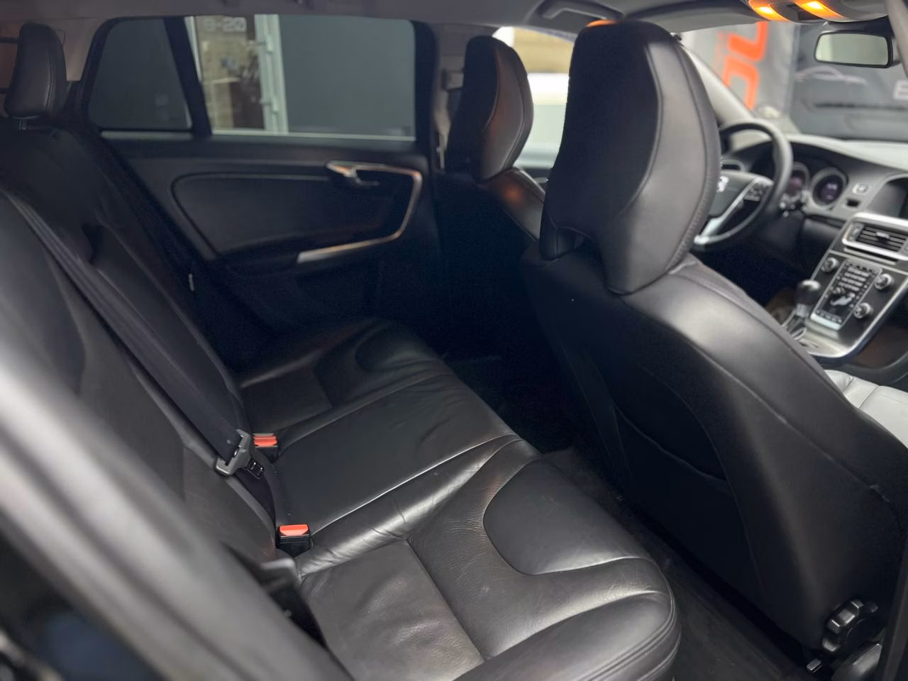 Volvo V60 фото 9