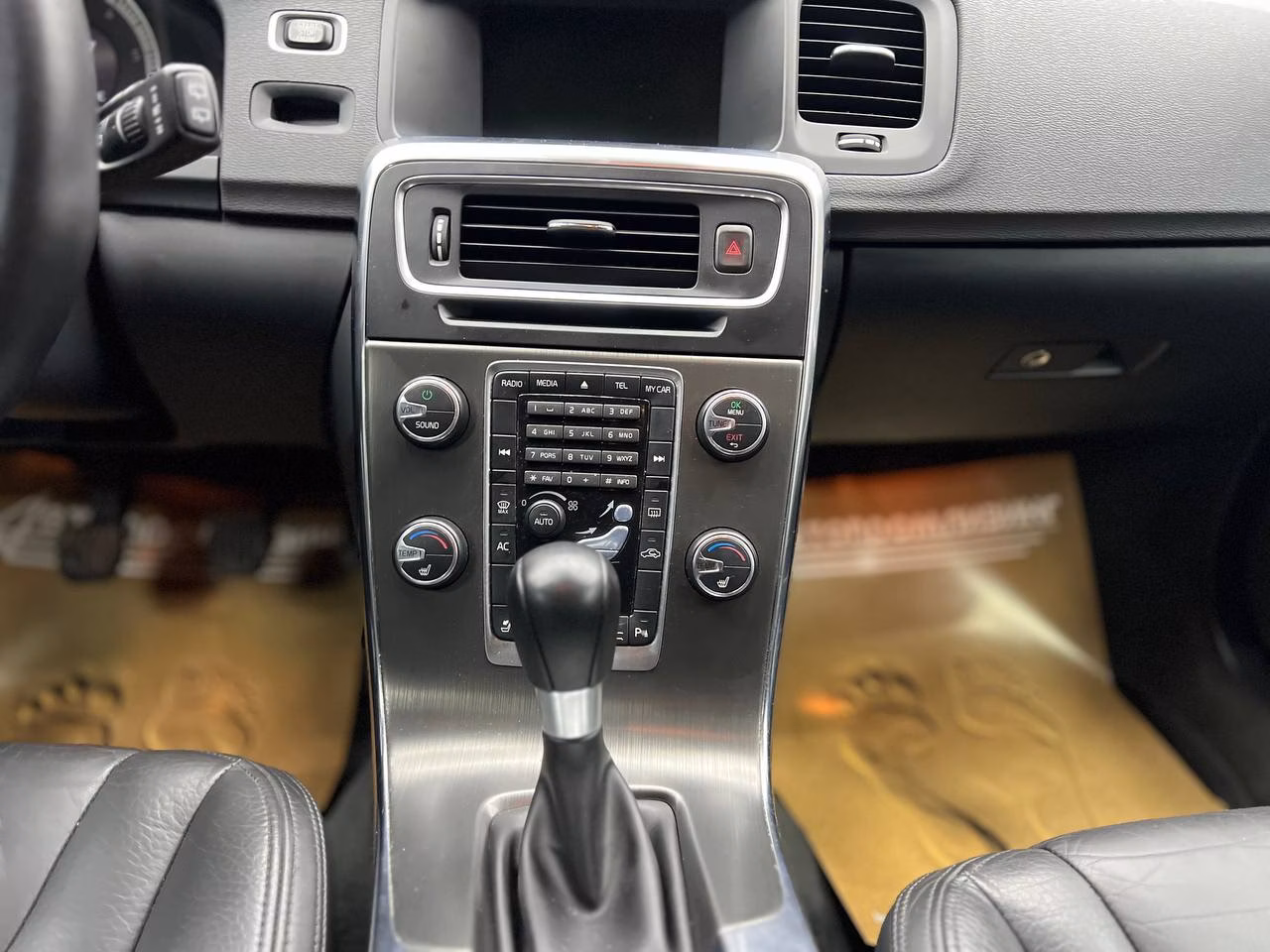 Volvo V60 фото 12