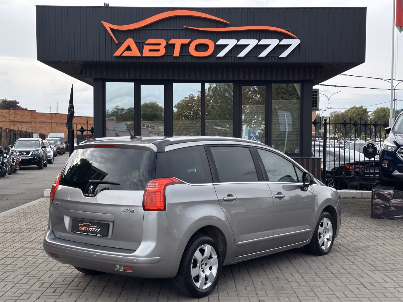 Peugeot 5008 фото 2