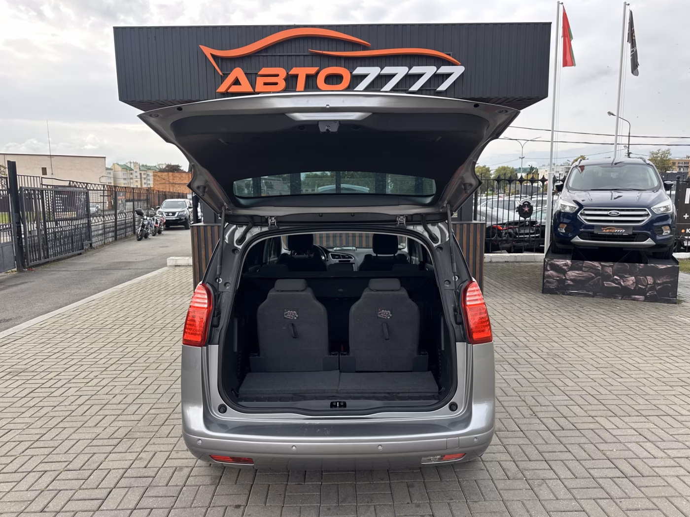Peugeot 5008 фото 7