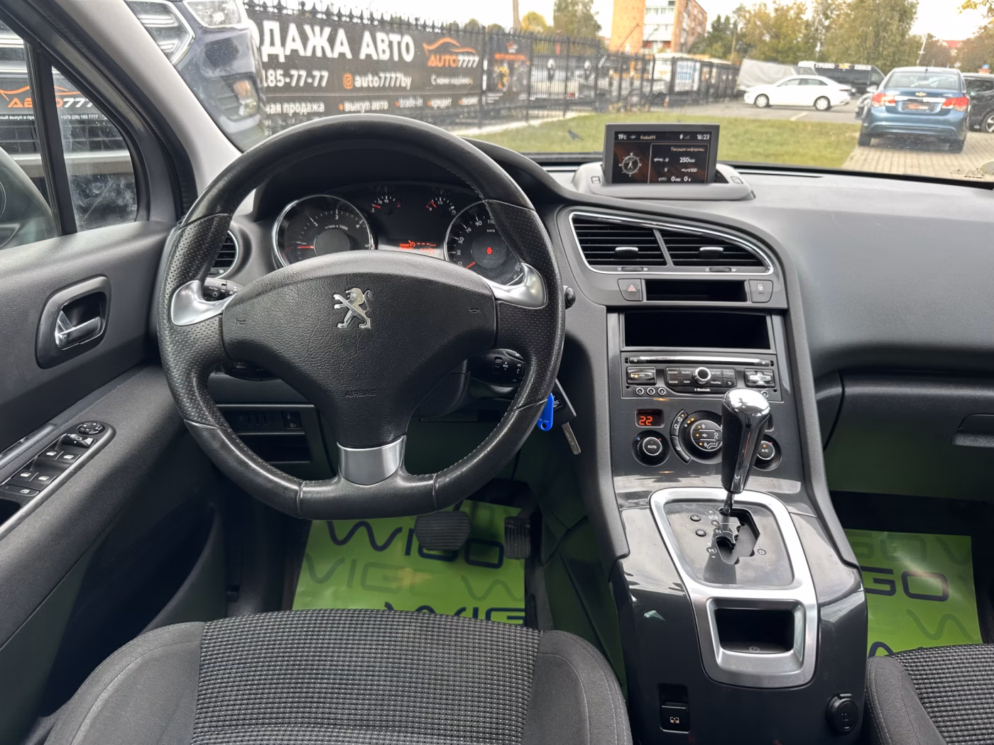 Peugeot 5008 фото 11