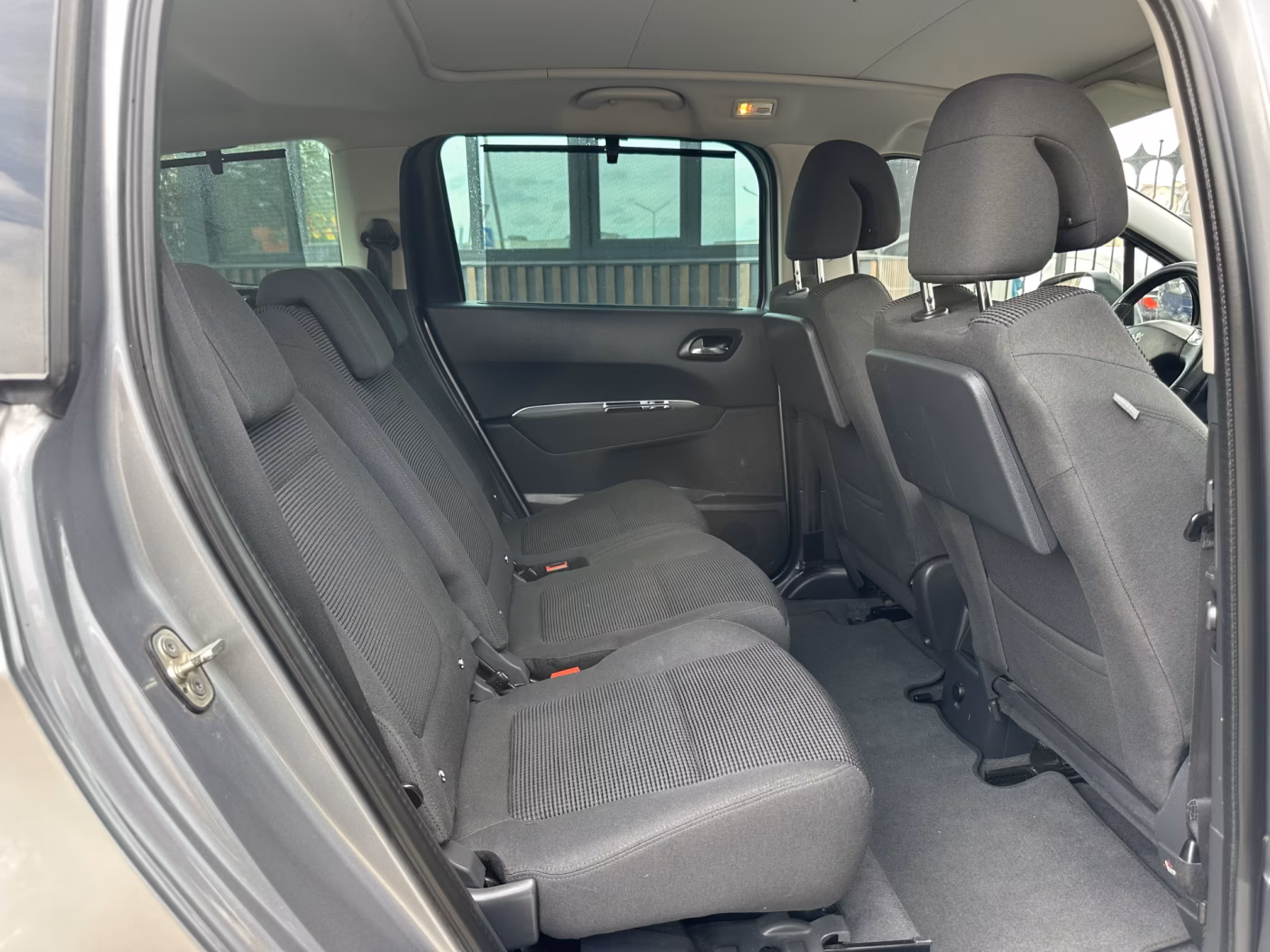 Peugeot 5008 фото 13