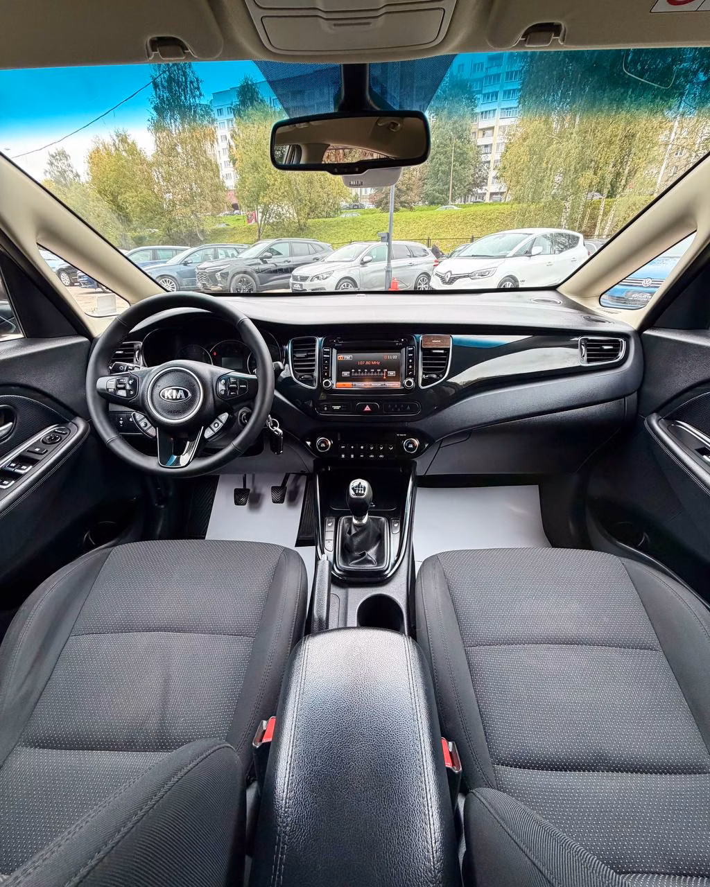 Kia Carens фото 11