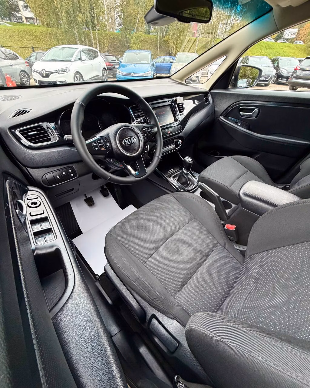 Kia Carens фото 18