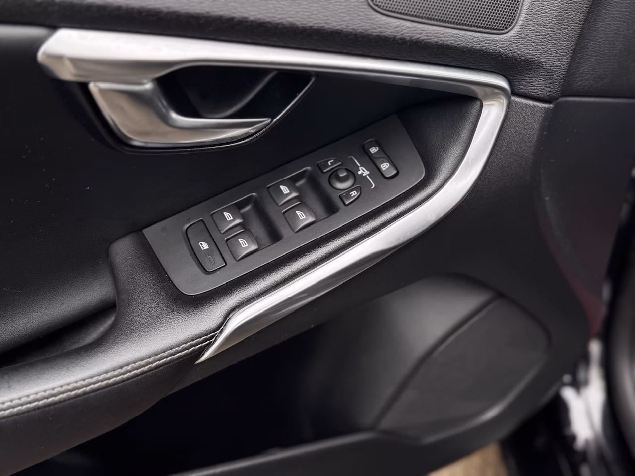 Volvo V40 фото 8