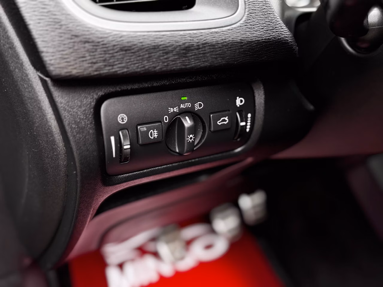 Volvo V40 фото 9