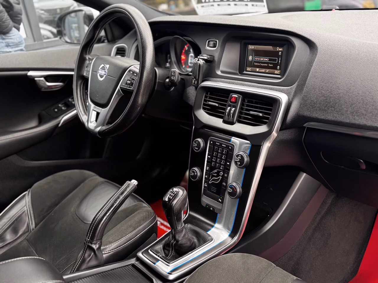 Volvo V40 фото 10