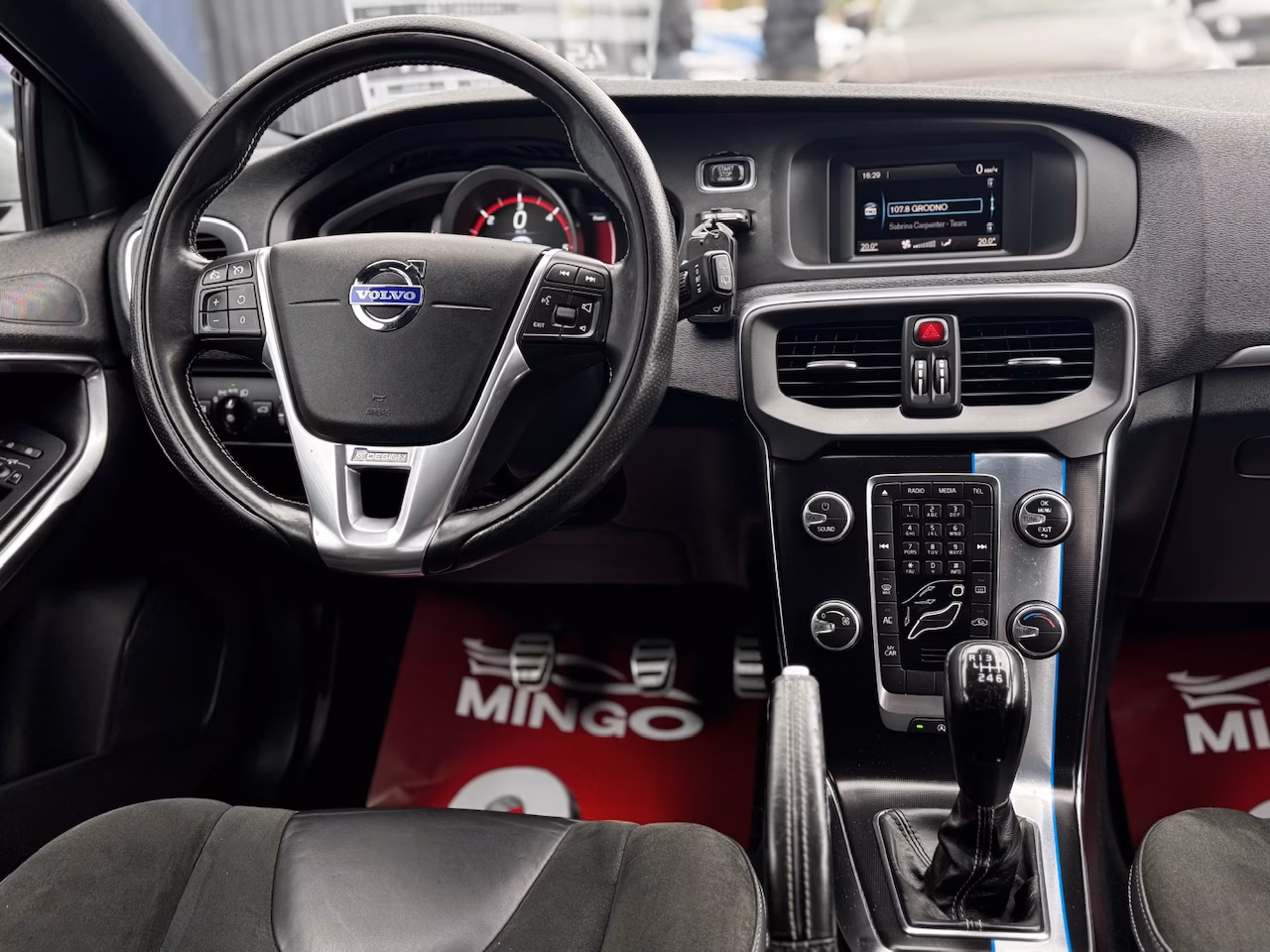 Volvo V40 фото 12