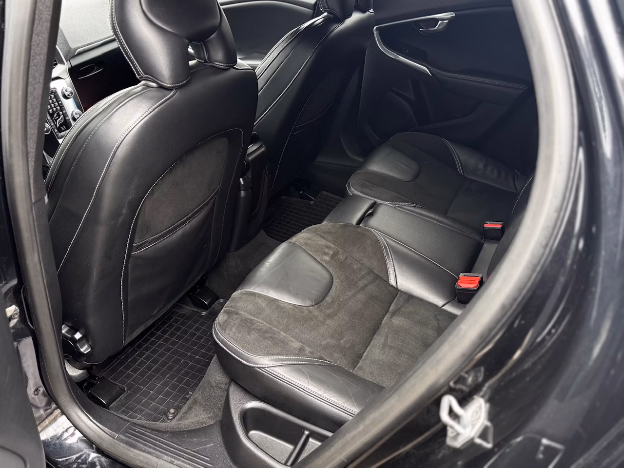 Volvo V40 фото 16