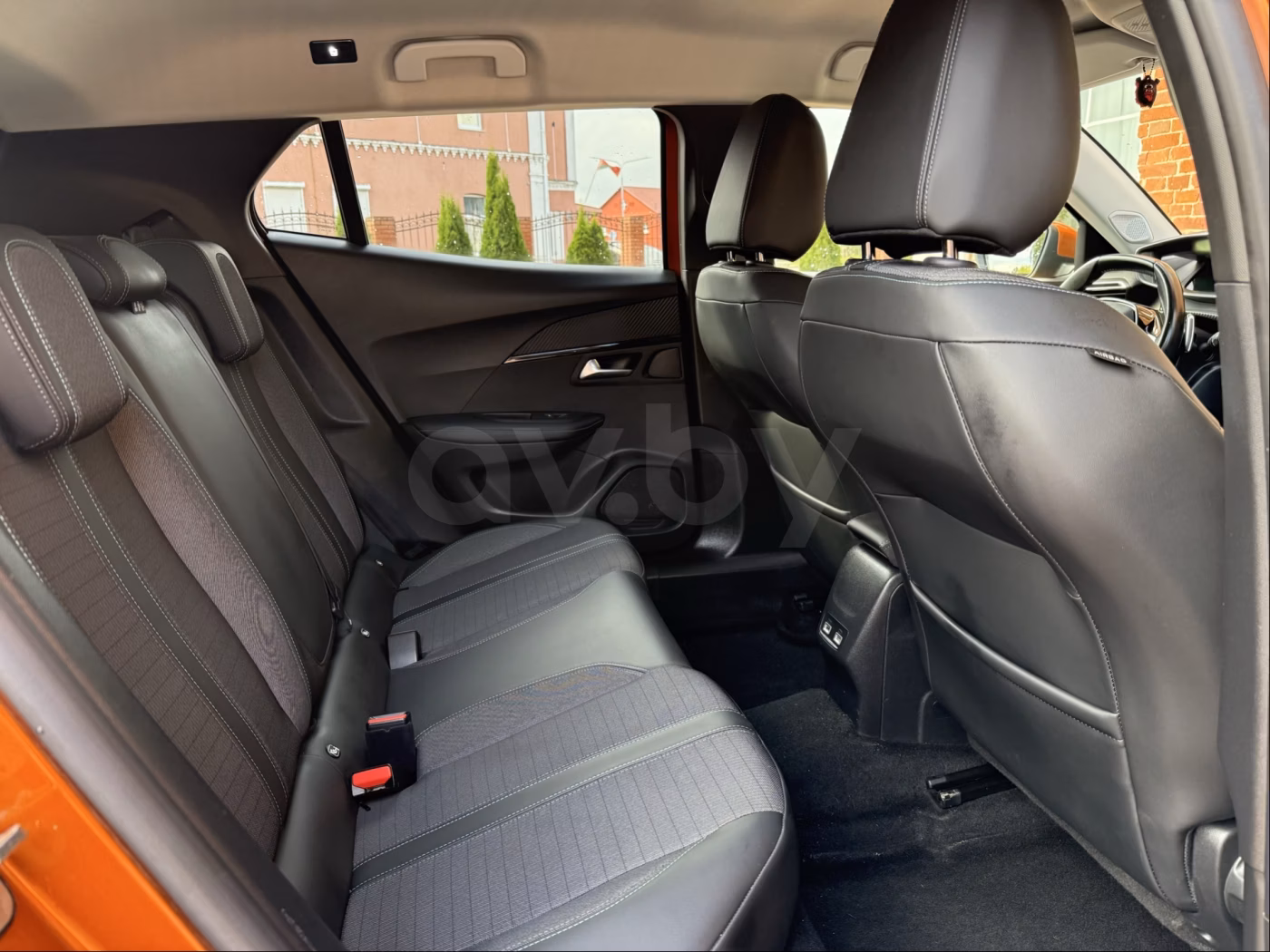 Peugeot 2008 фото 12