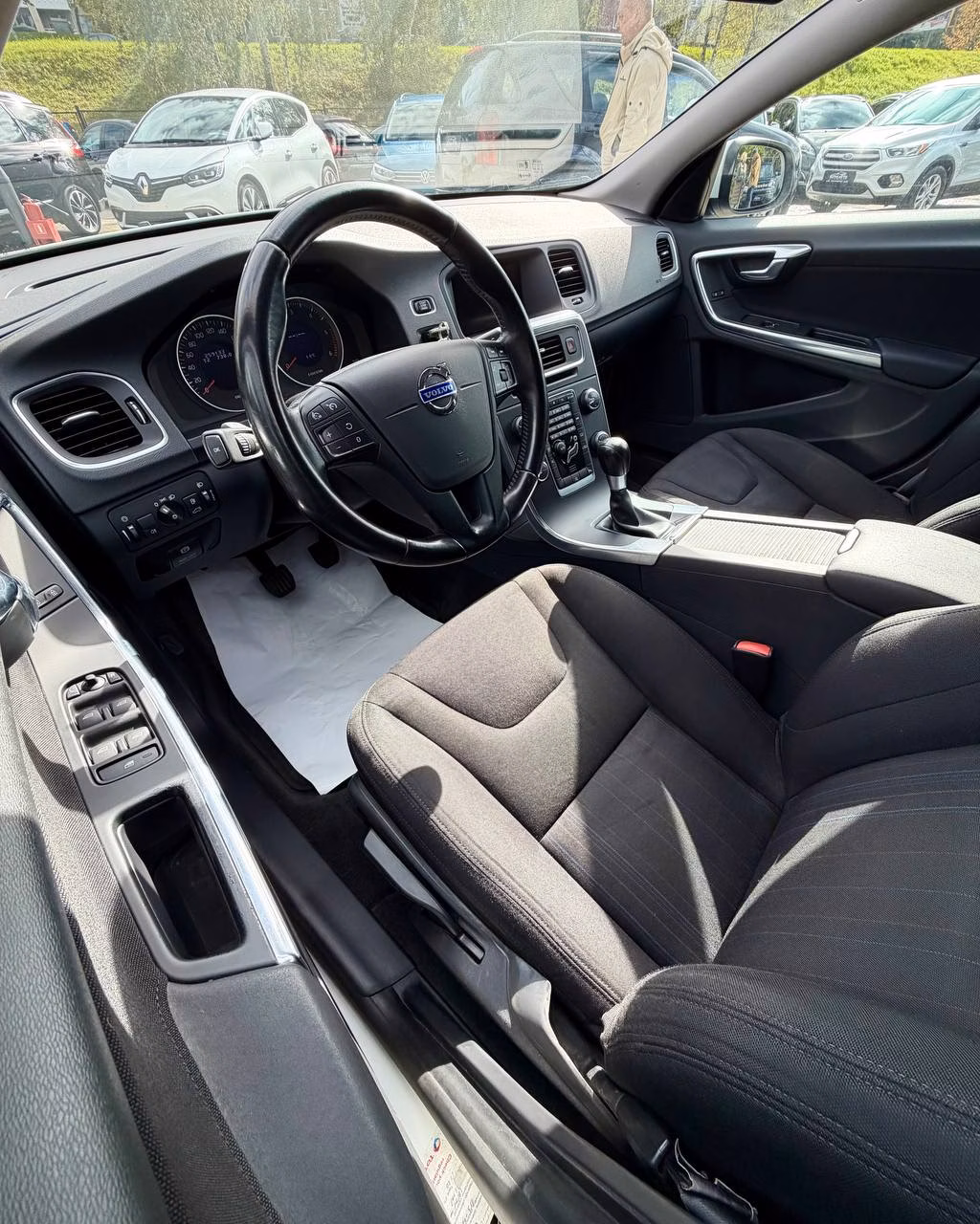 Volvo V60 фото 10