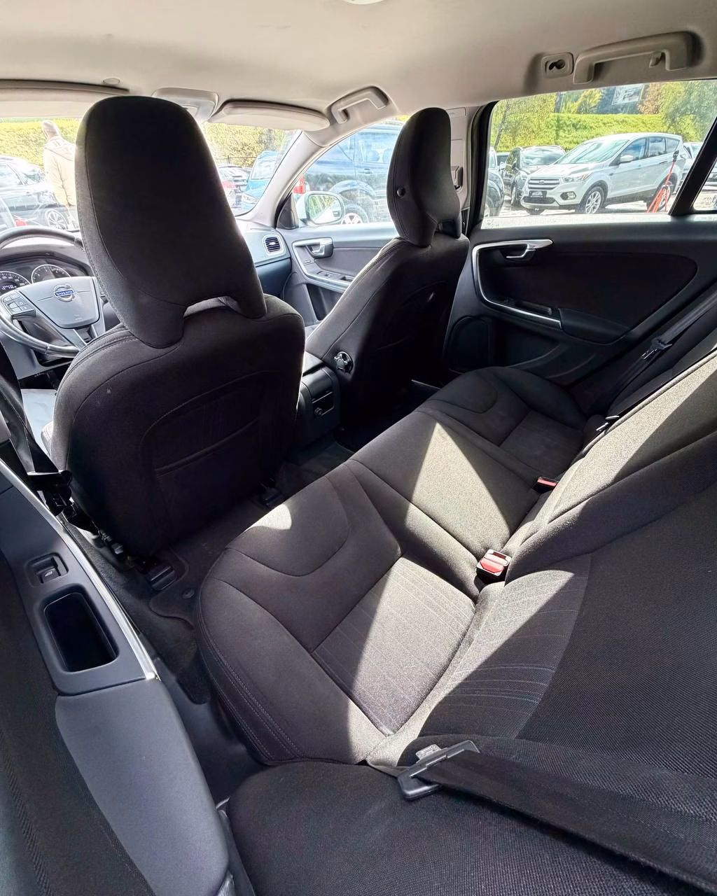Volvo V60 фото 15
