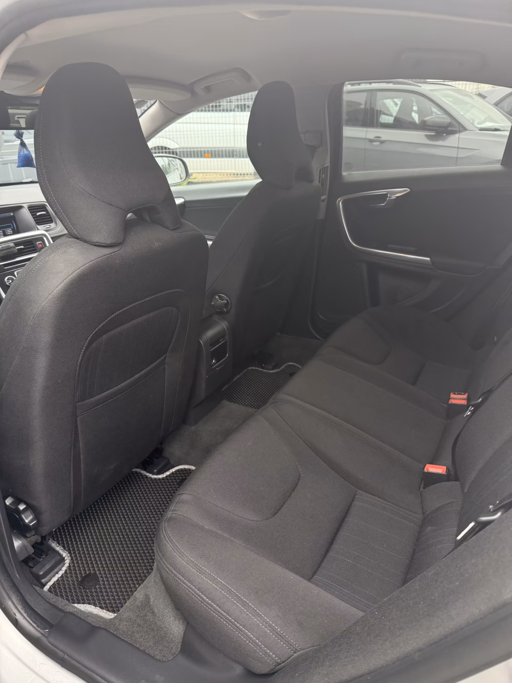 Volvo S60 фото 8