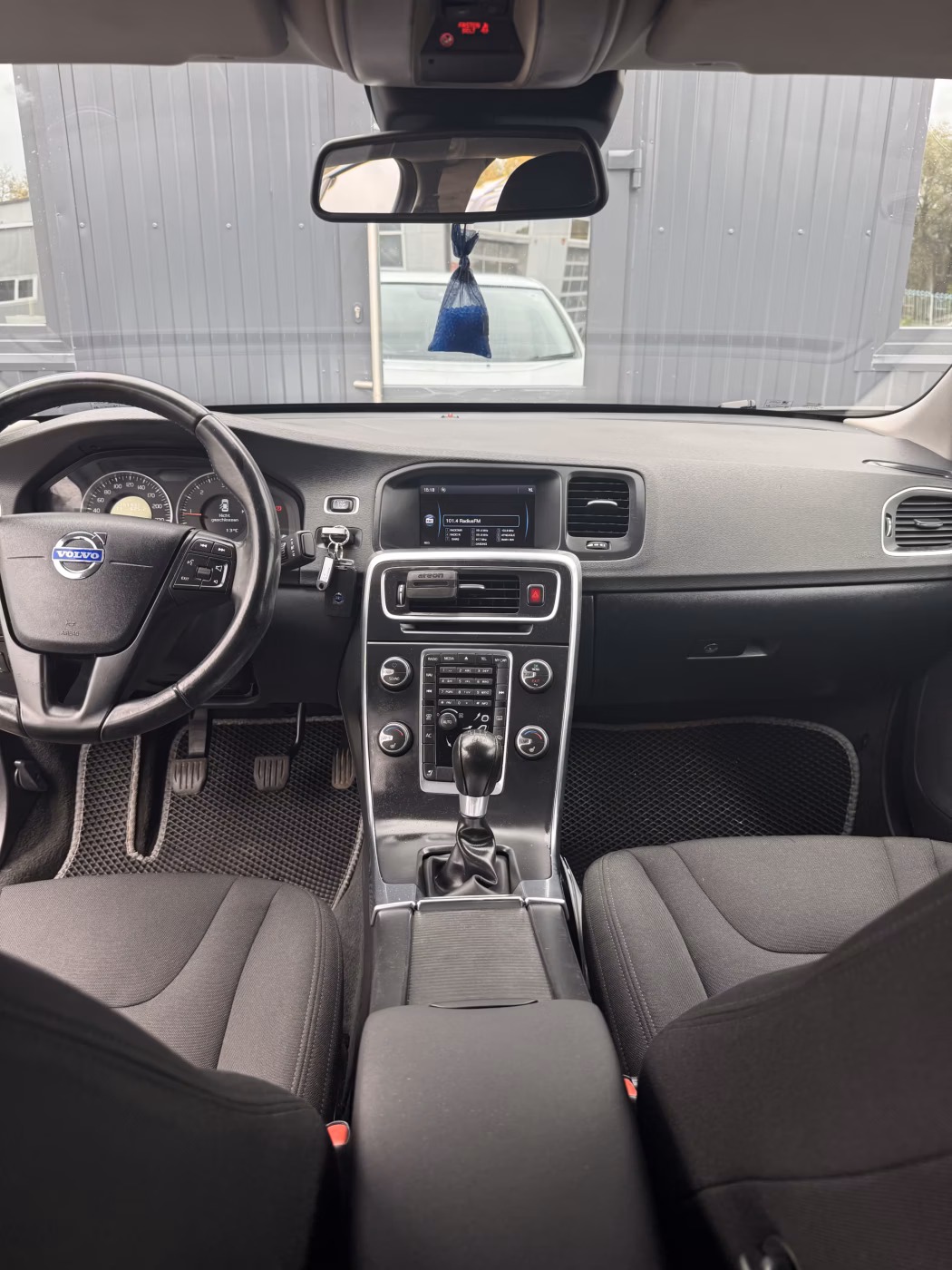 Volvo S60 фото 9