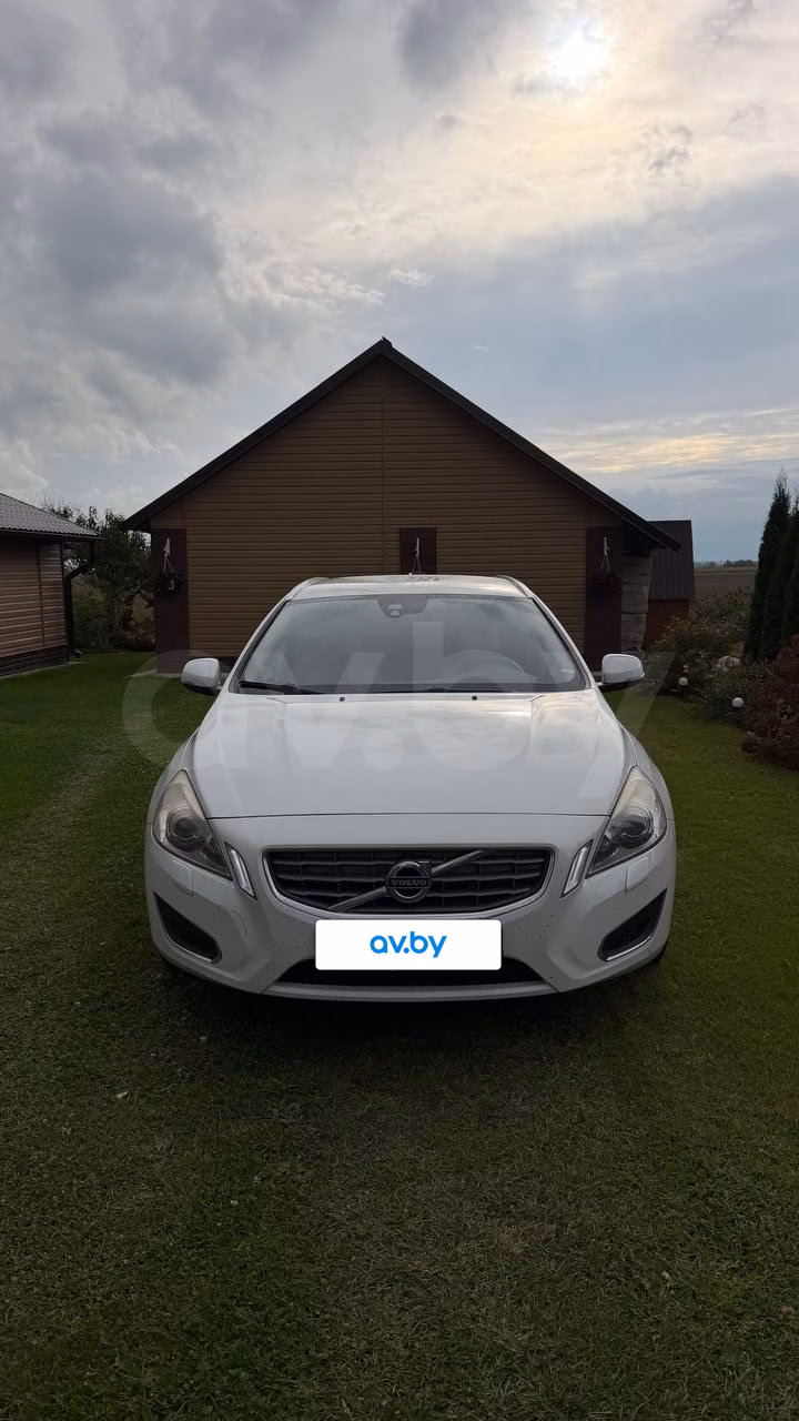 Volvo V60 фото 2