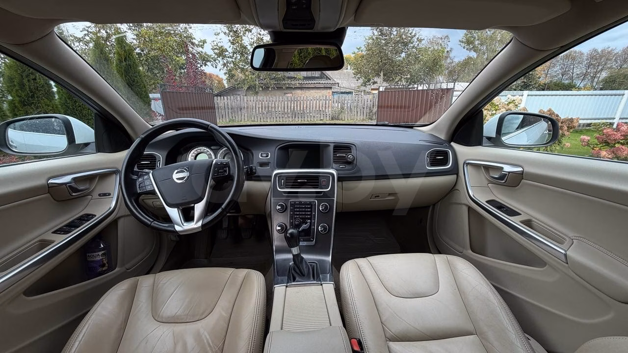 Volvo V60 фото 7