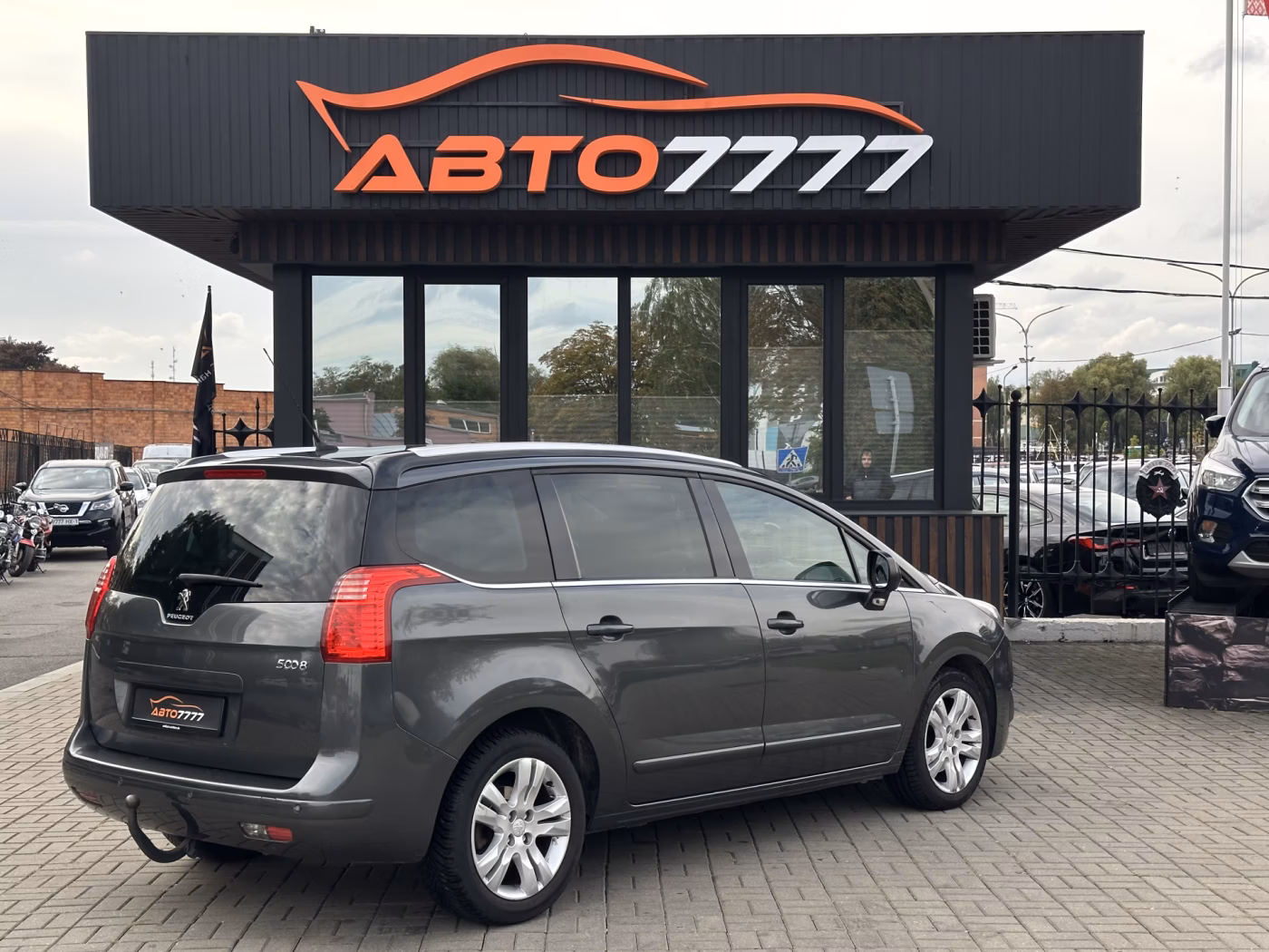 Peugeot 5008 фото 2