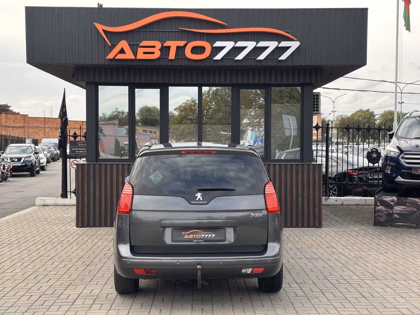 Peugeot 5008 фото 3