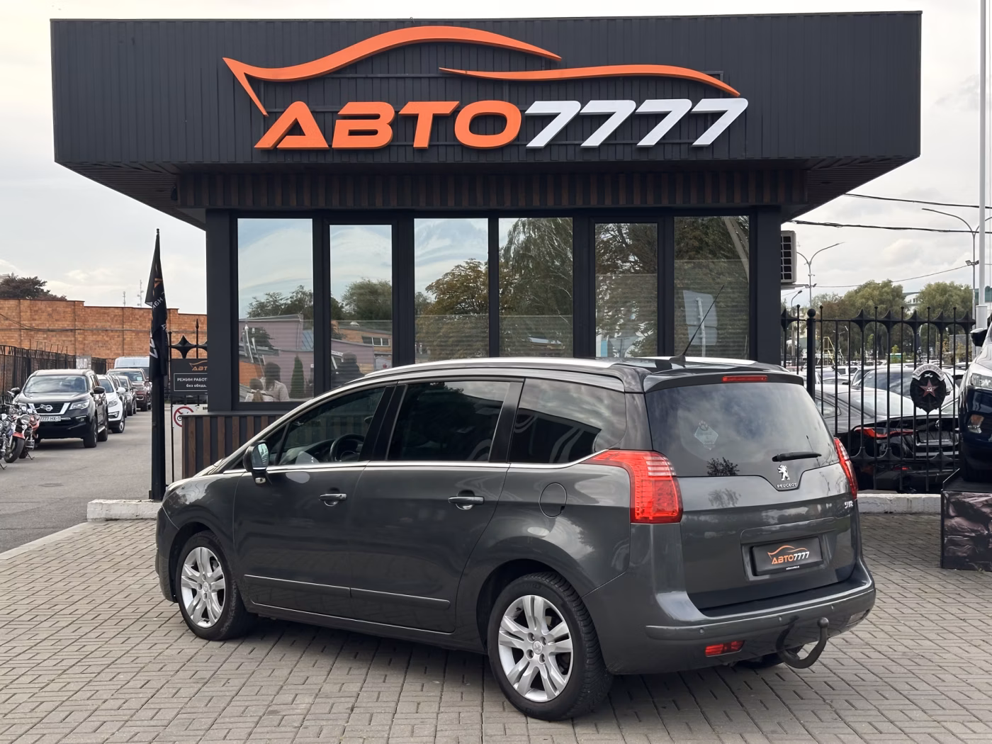Peugeot 5008 фото 4