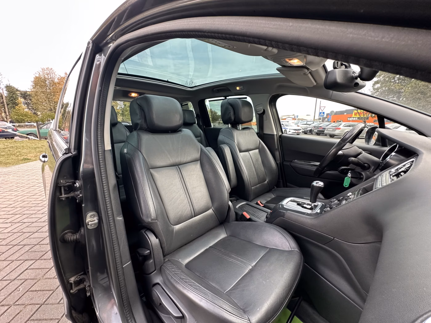 Peugeot 5008 фото 11