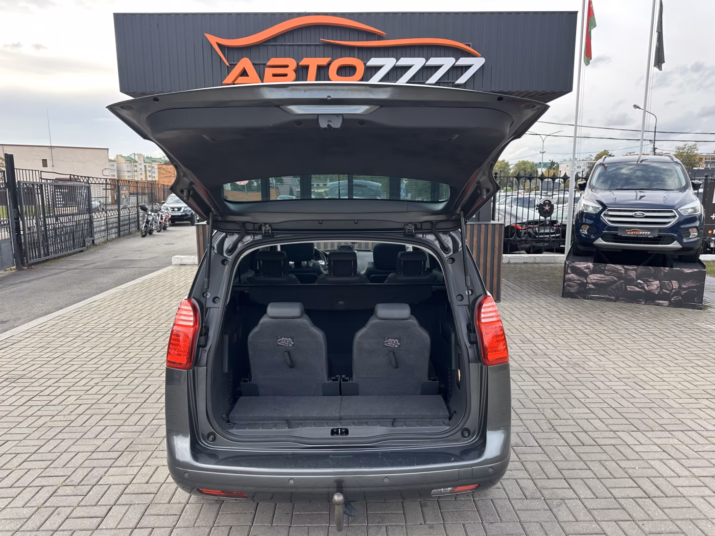 Peugeot 5008 фото 14