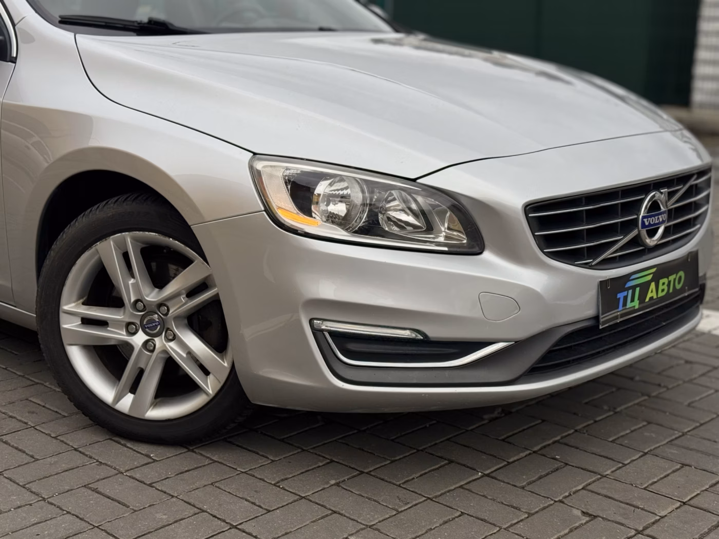 Volvo V60 фото 2