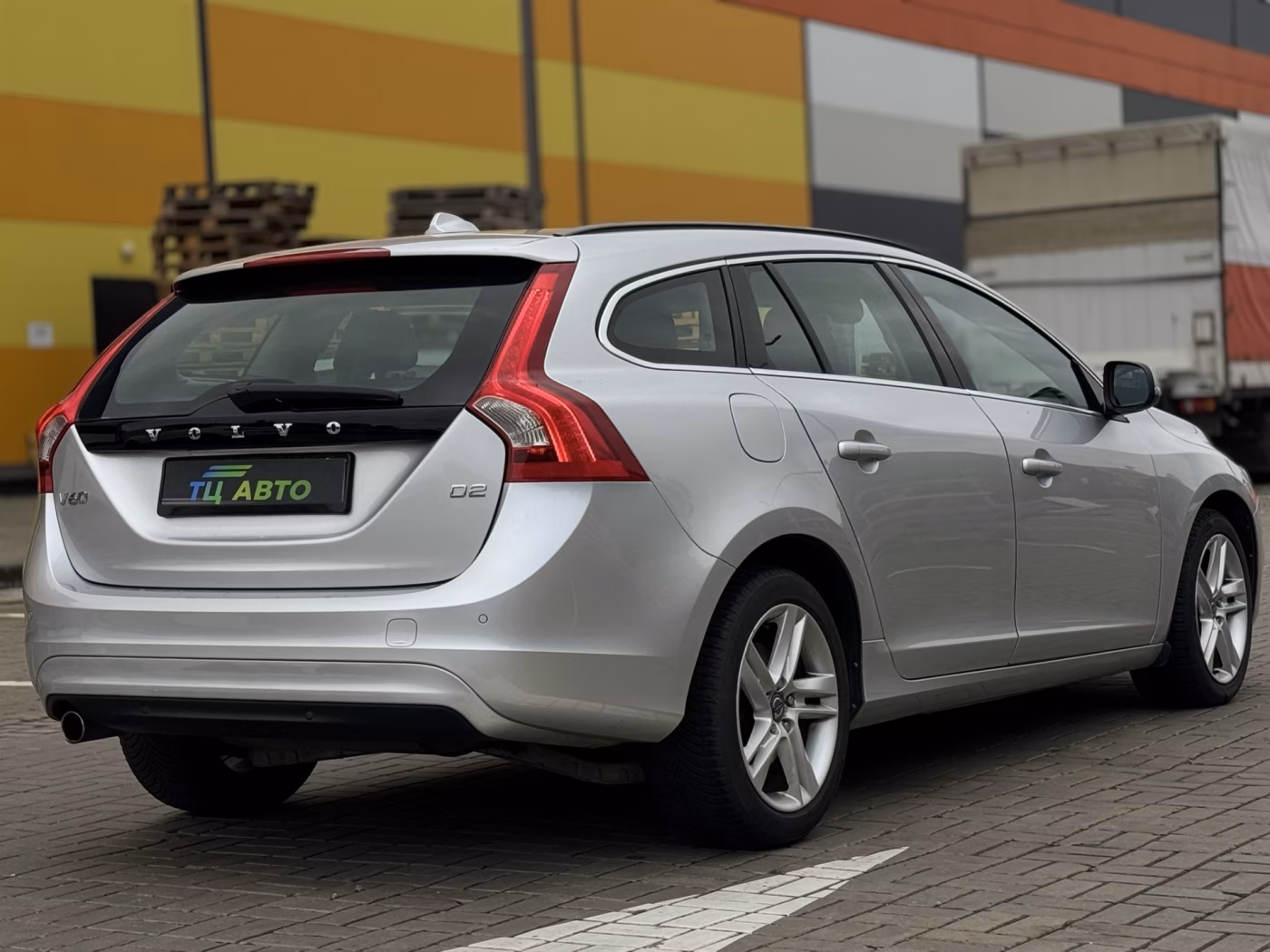 Volvo V60 фото 10