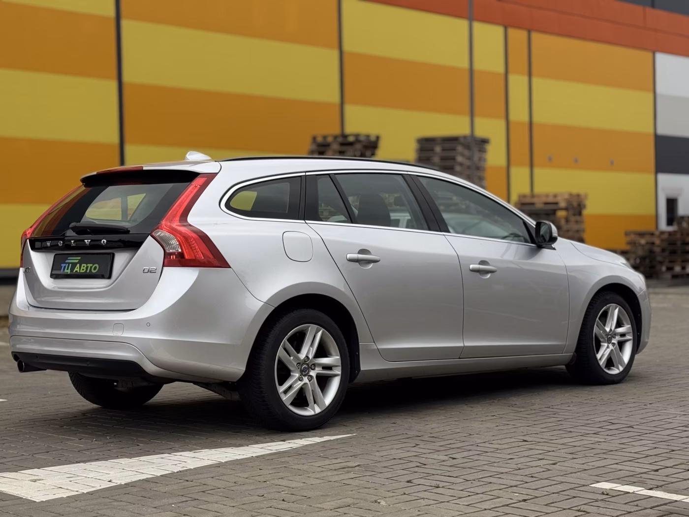 Volvo V60 фото 11
