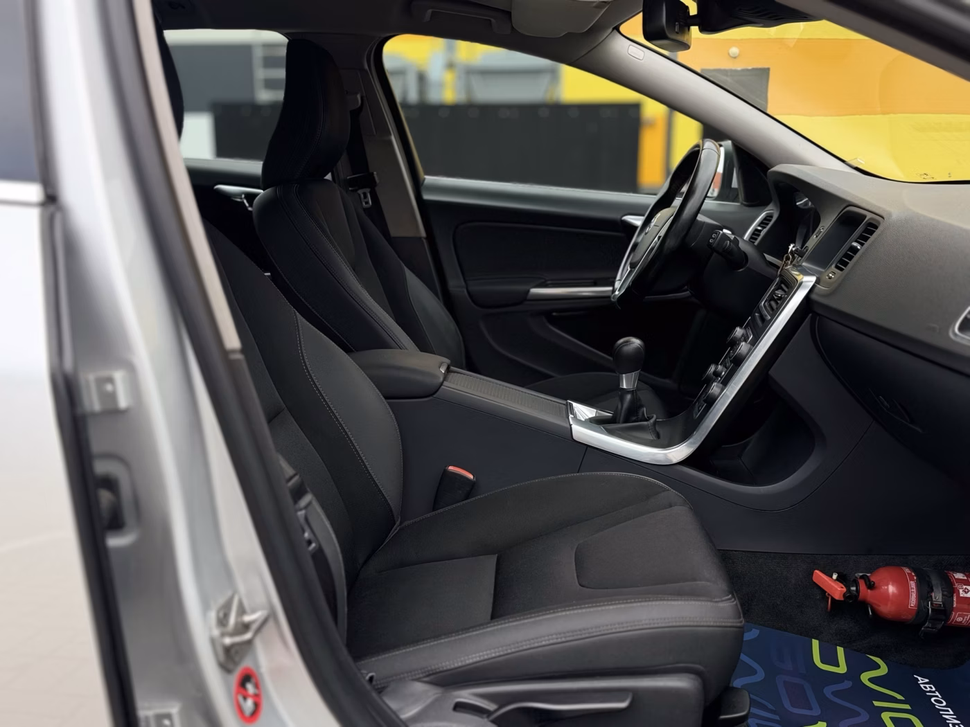 Volvo V60 фото 13