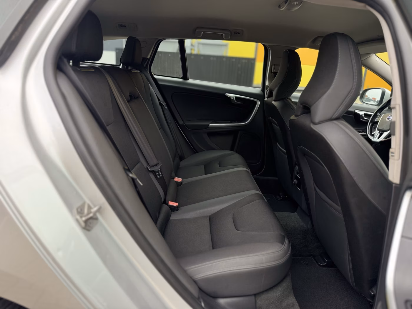 Volvo V60 фото 15