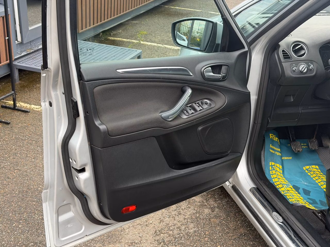 Ford S-MAX фото 8