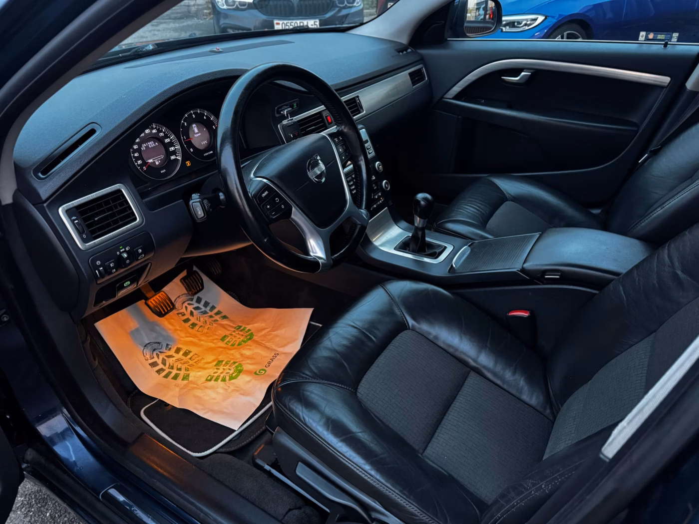Volvo V70 фото 11