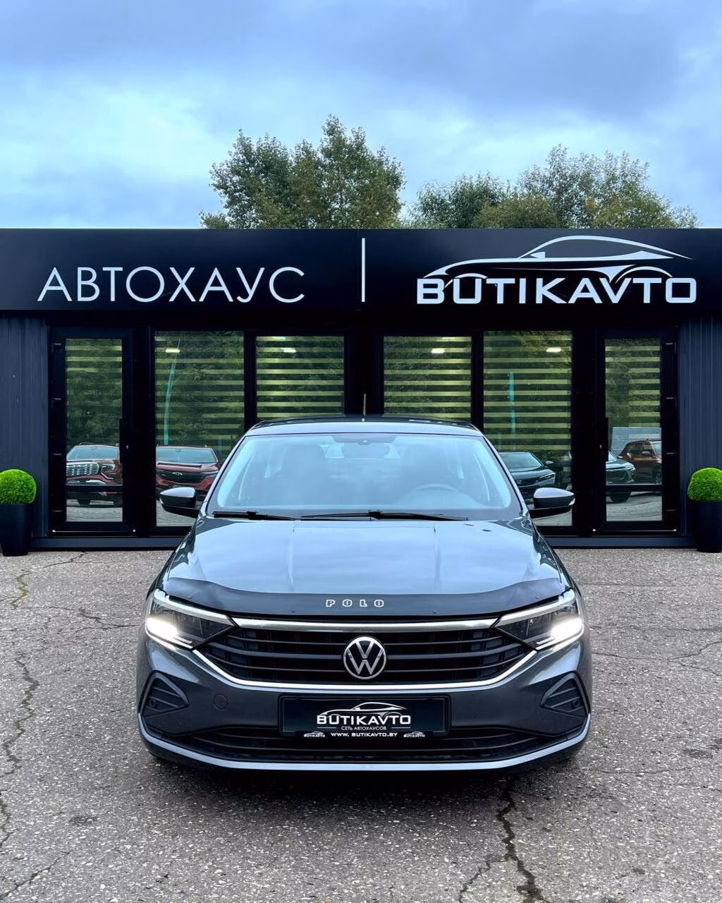 Volkswagen Polo Sedan фото 2