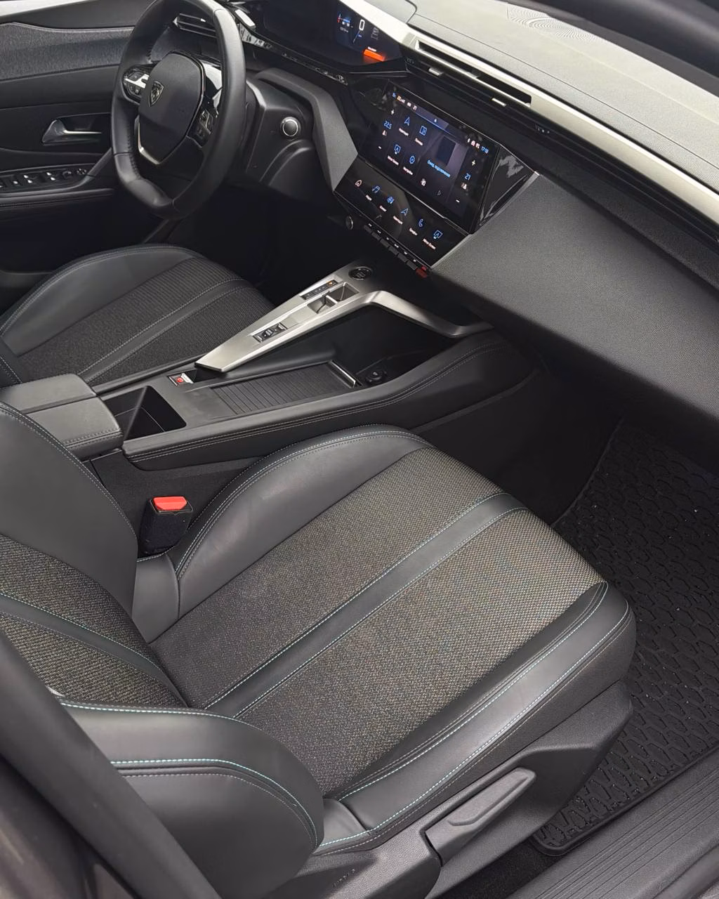 Peugeot 308 фото 11