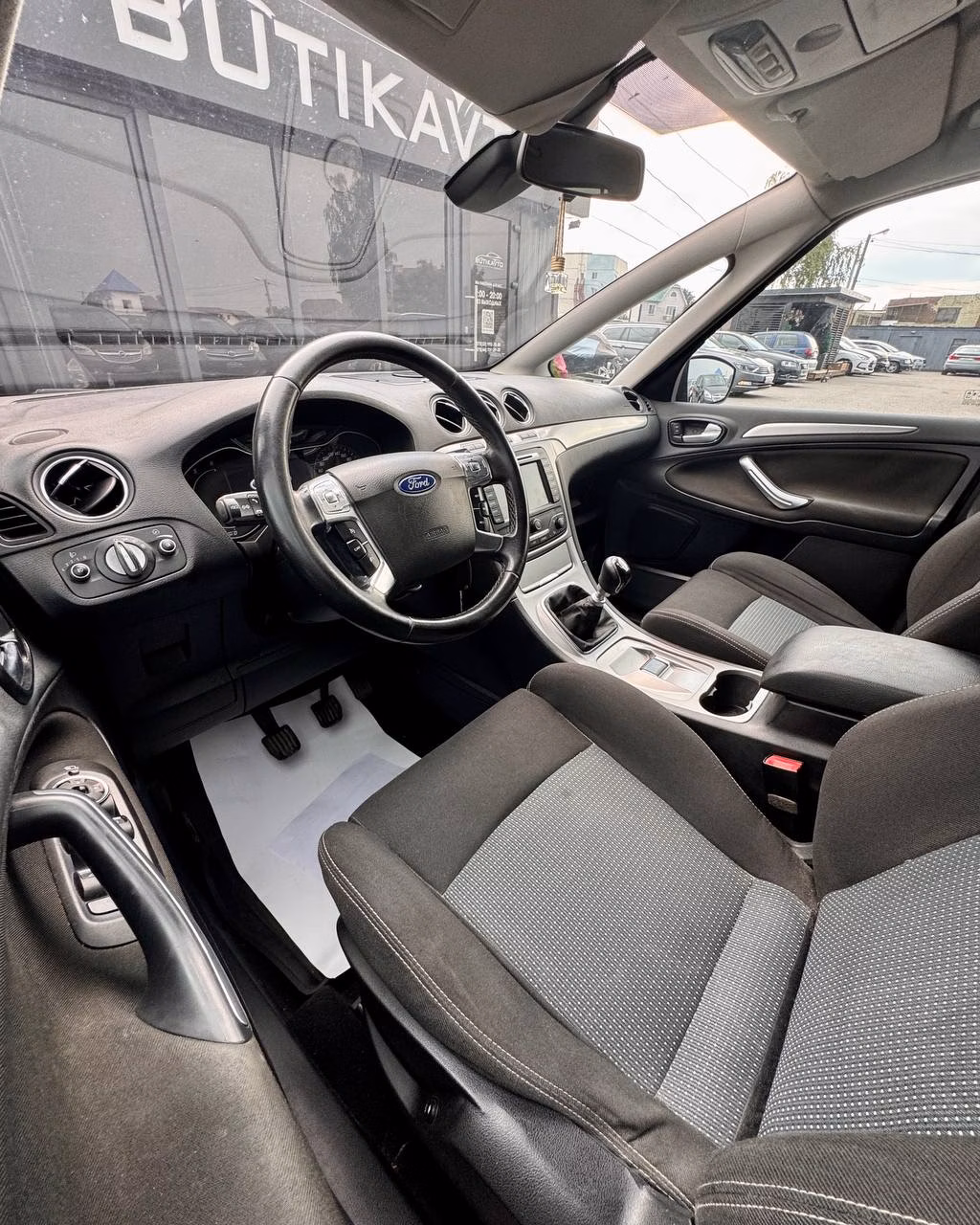 Ford S-MAX фото 10