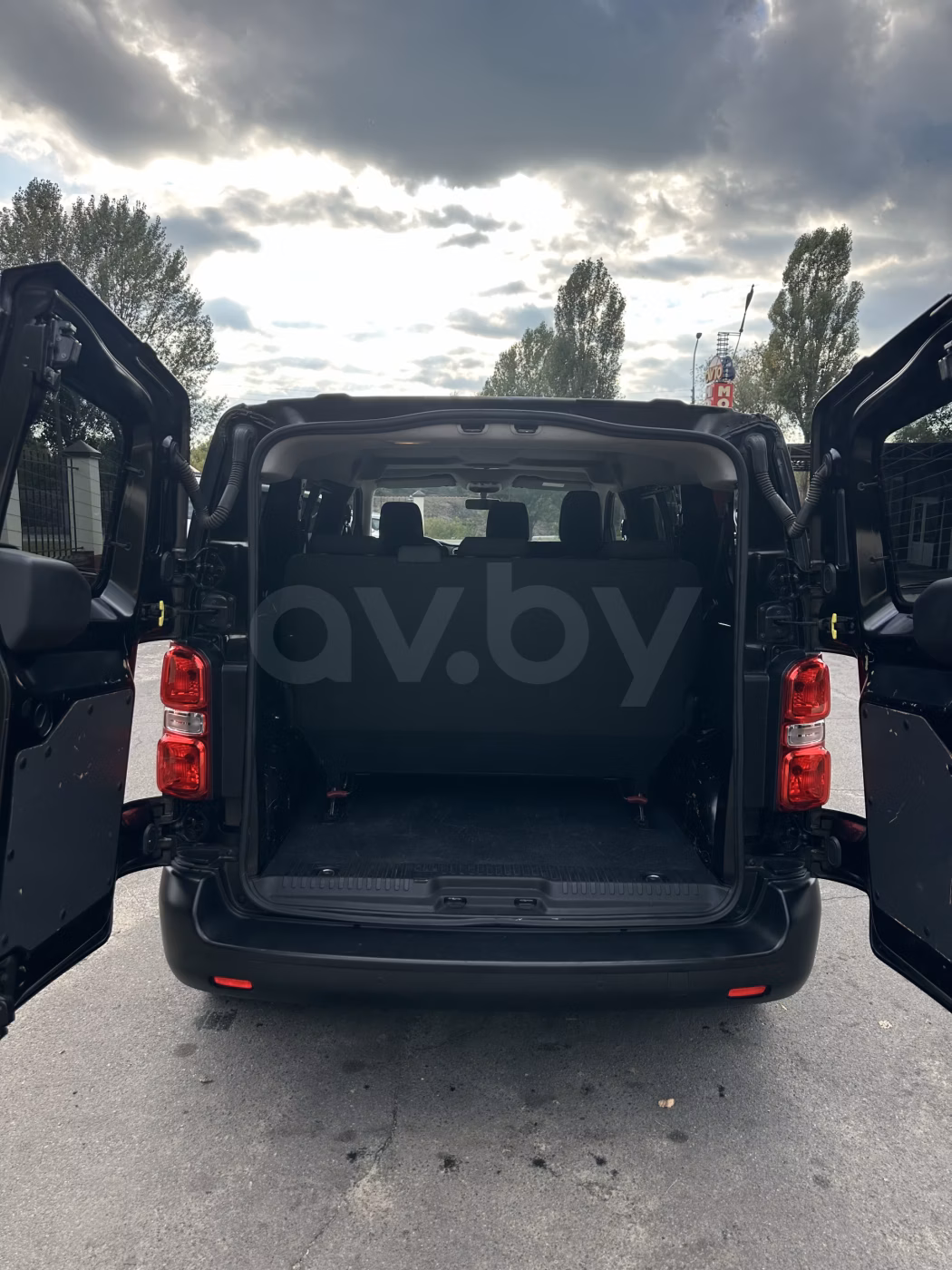 Opel Vivaro фото 17