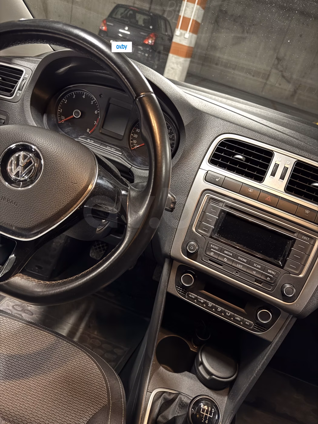 Volkswagen Polo Sedan фото 13