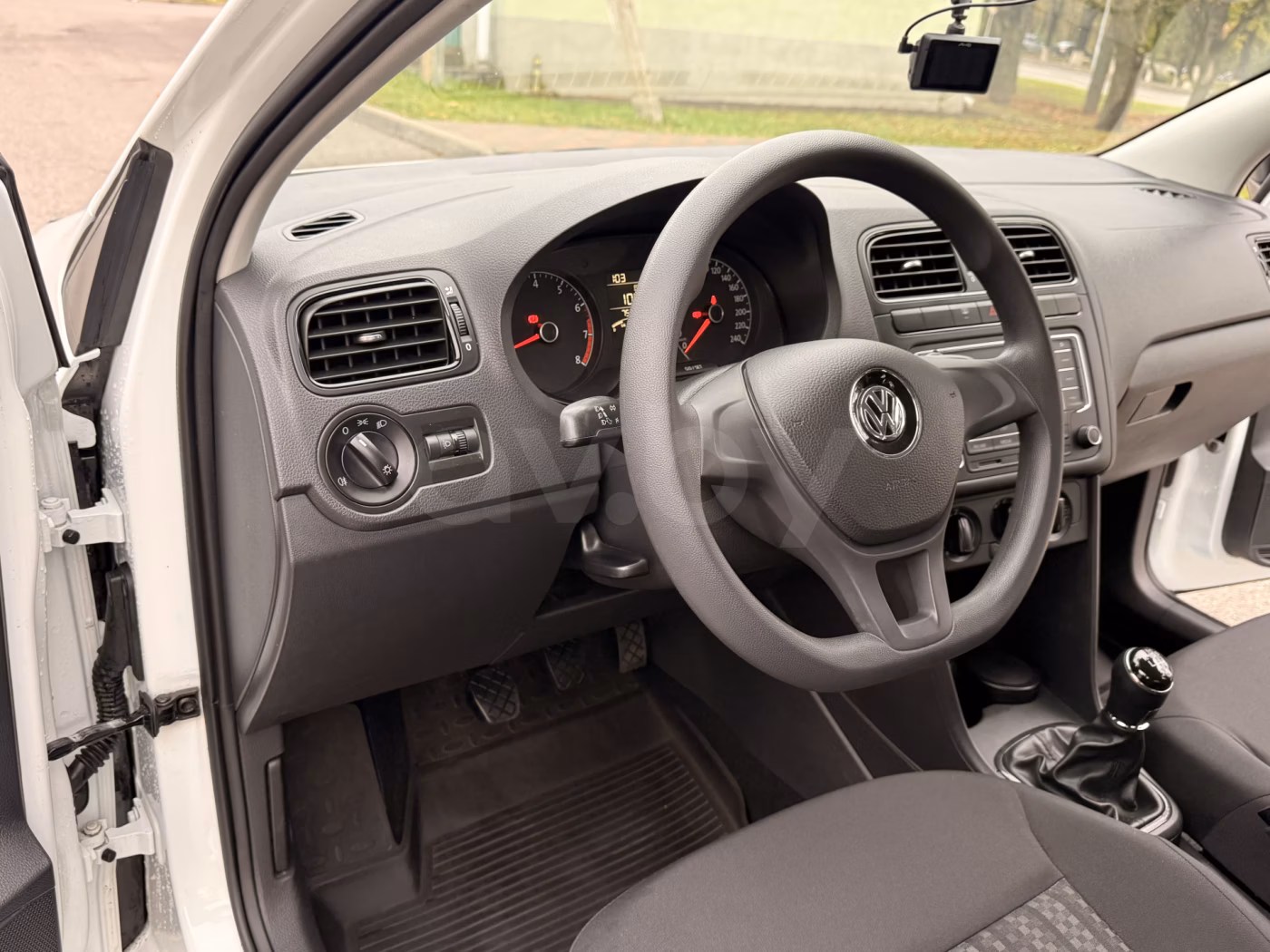Volkswagen Polo Sedan фото 15