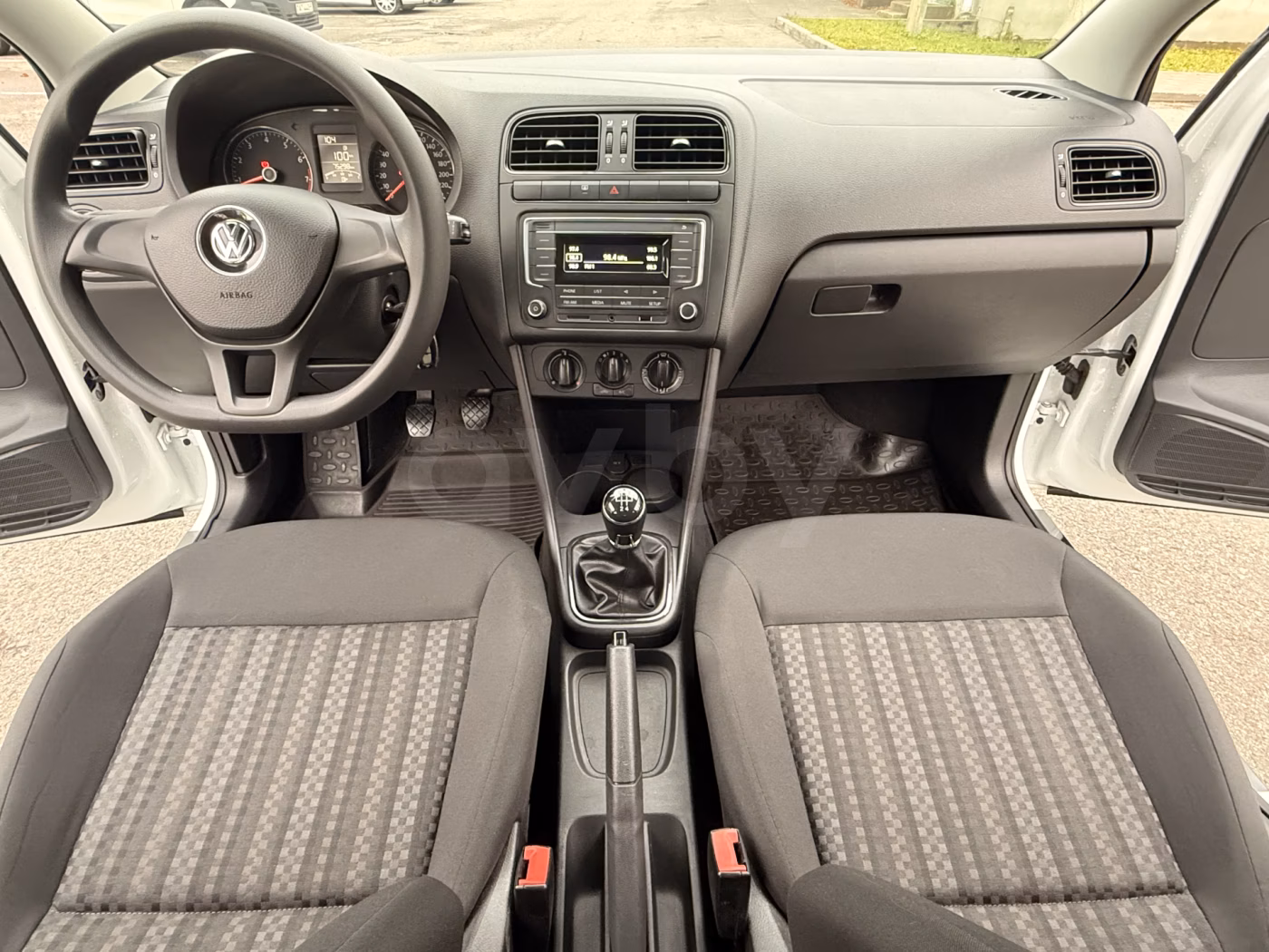 Volkswagen Polo Sedan фото 17