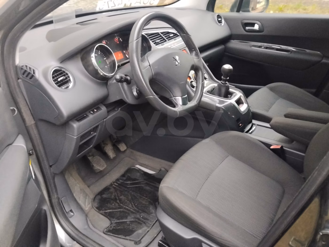 Peugeot 5008 фото 9