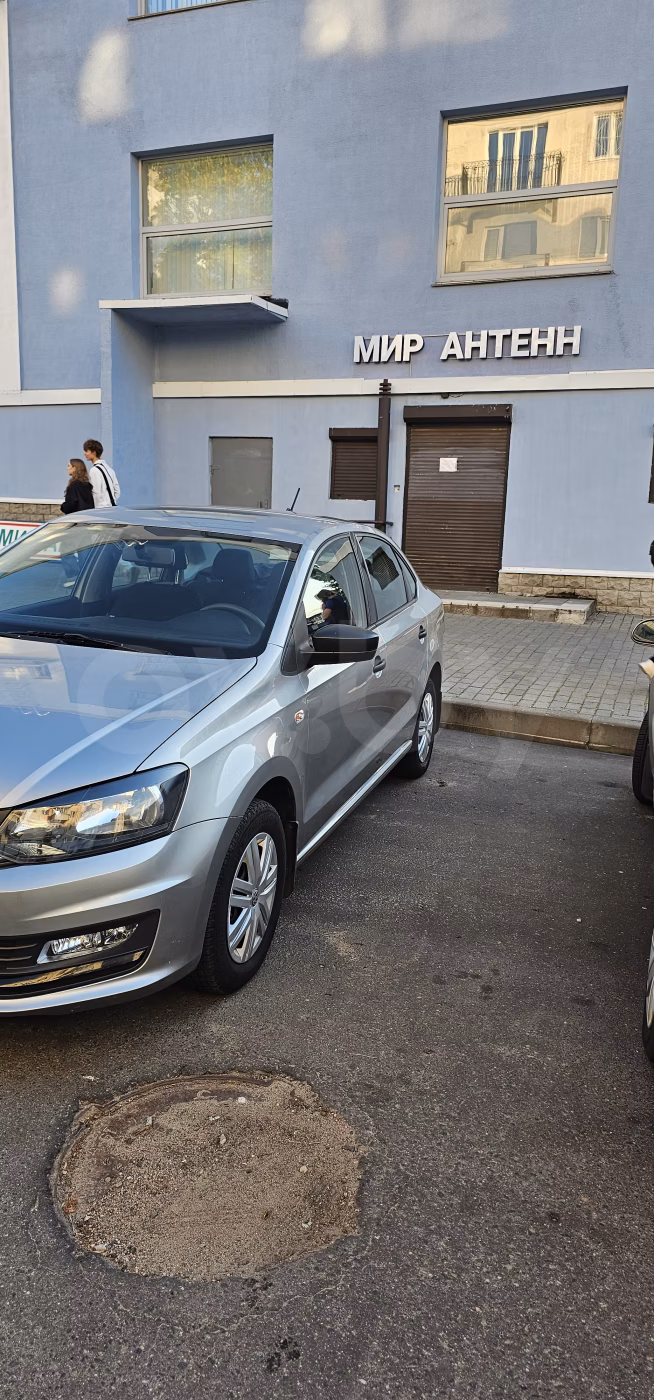 Volkswagen Polo Sedan фото 3