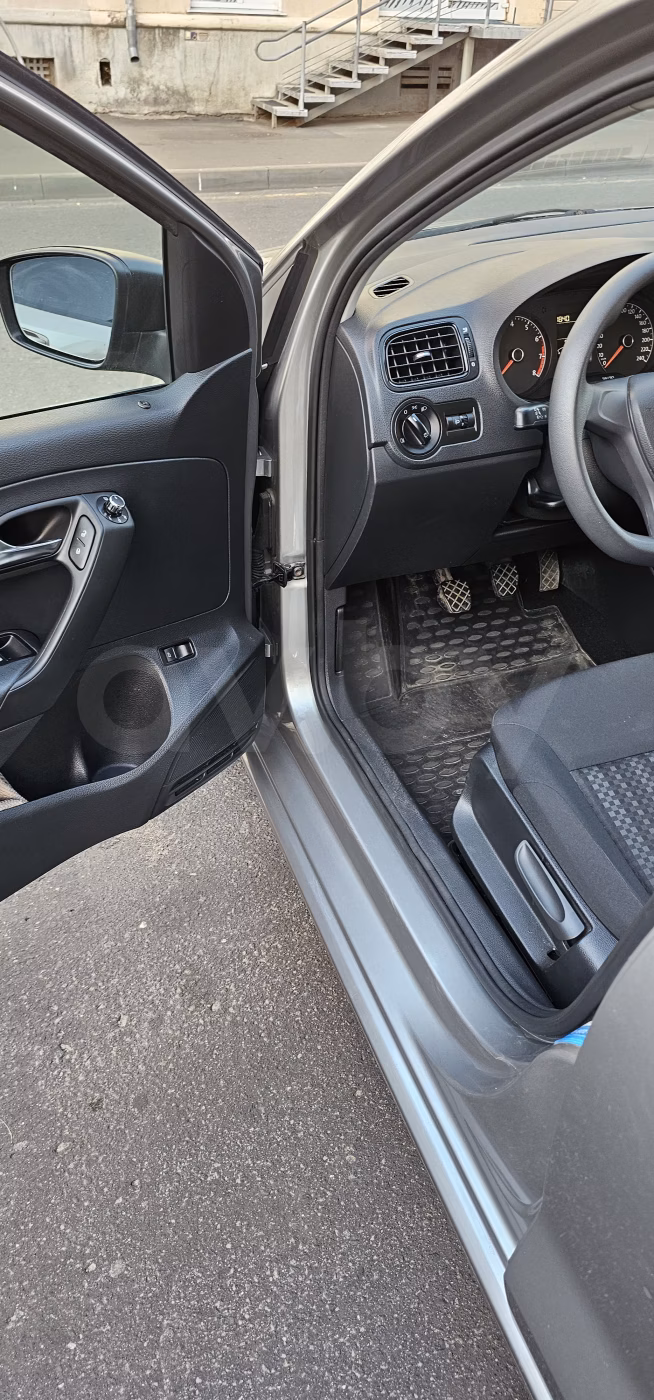Volkswagen Polo Sedan фото 14