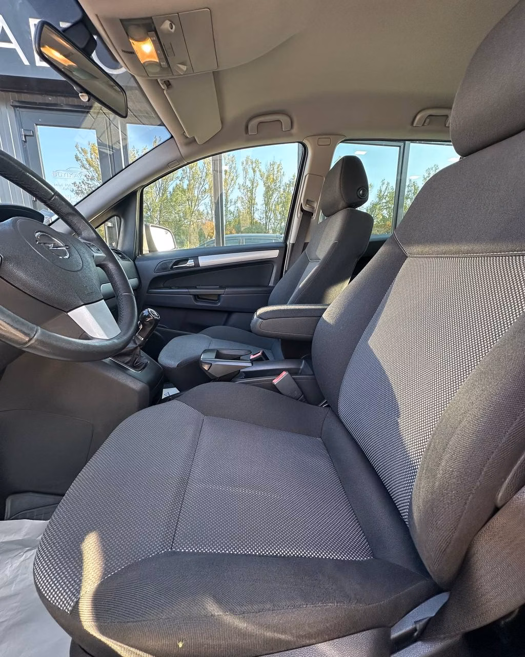 Opel Zafira фото 9