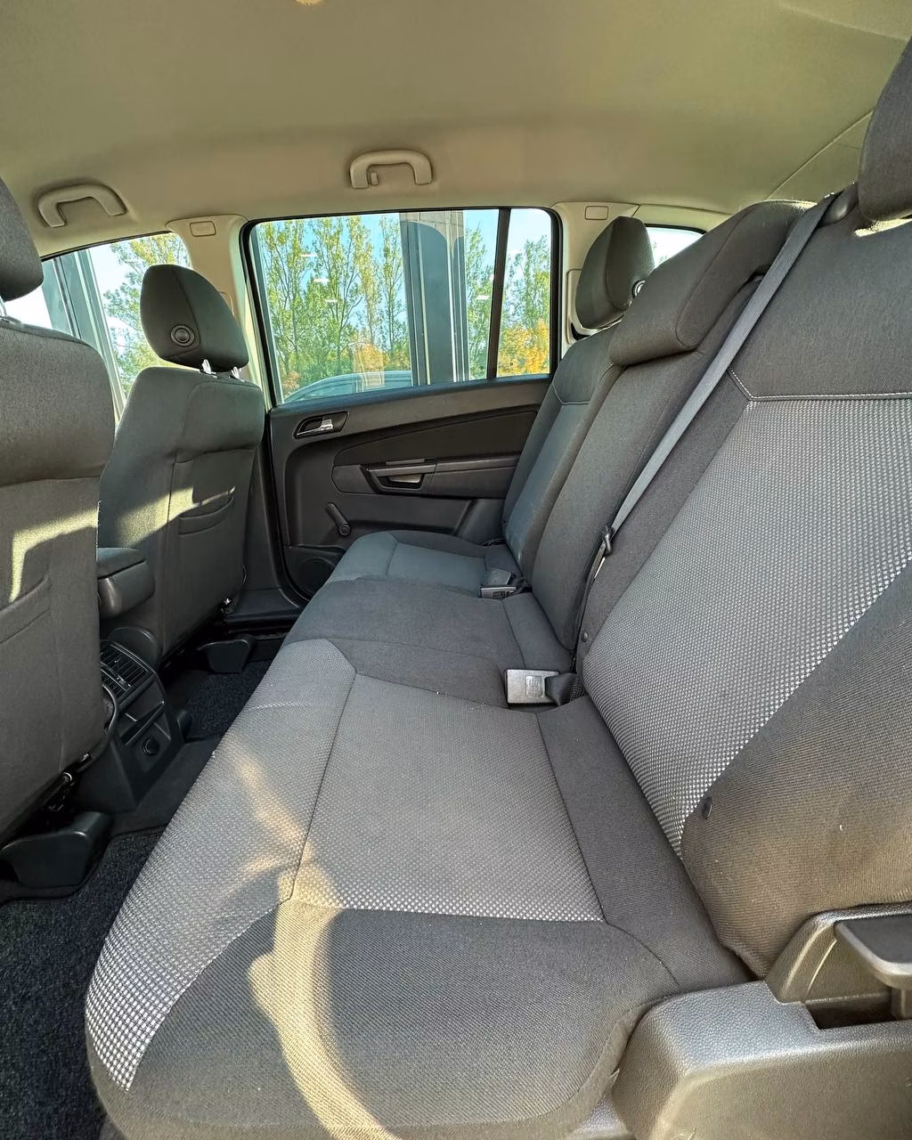 Opel Zafira фото 10